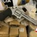 EUNÁPOLIS: Polícia Civil e CIPE Mata Atlântica apreendem drogas, armas e dinheiro em ação conjunta.