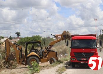 Prefeitura manda limpar as ruas do bairro Dinah Borges.