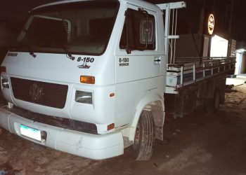 Ladrão arromba caminhão no Dinah Borges e não leva nada.