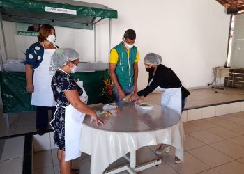 Feirantes de Eunápolis recebem capacitação sobre manipulação de alimentos