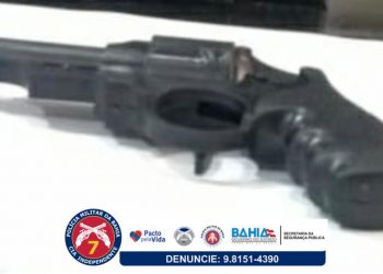 POLICIAIS DA 7ª CIPM-EUNÁPOLIS PRENDEM HOMEM PORTANDO SIMULACRO DE ARMA DE FOGO