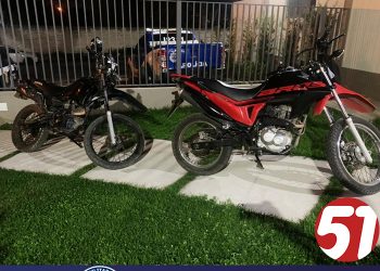 Ladrões fogem a pé, deixando motos roubadas para trás, alegria de pobre dura pouco mesmo.