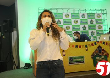 Prefeita Cordélia anuncia durante coletiva de imprensa, a Live São João se Encontra com Pedrão em Eunápolis