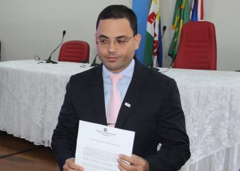 O advogado e Conselheiro da OAB Dr Alex Ornelas, é agraciado com o título de “Cidadão Itagimiriense.