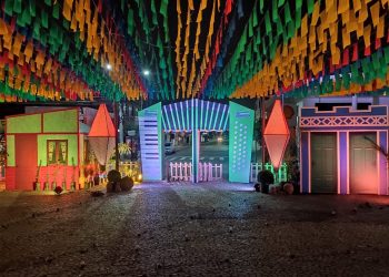 Prefeitura de Eunápolis revive as tradições juninas e valoriza músicos em Vila do Forró