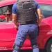 GUARDA CIVIL MUNICIPAL DE EUNÁPOLIS APREENDE CARRO COM PLACA ADULTERADA NO CENTRO DA CIDADE.