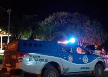 Elementos fugiram, mas a PM foi atrás, o mais mole dançou e foi preso.