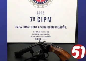 Homem armado confronta e atira na polícia e baleado morreu no hospital.