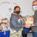 Prefeitura de Porto Seguro entrega cestas básicas a famílias carentes.
