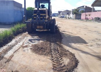 Prefeitura de Eunápolis realiza serviços de patrolamento em ruas do Dinah Borges e Sapucaieira  03