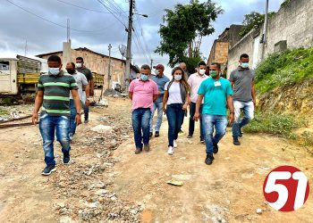 Cordélia acompanha mutirão de limpeza “Bota Fora” no bairro Moisés Reis