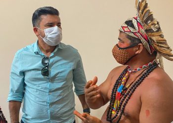 Secretário de Turismo se reúne com lideranças indígenas, para acabar com boatos na aldeia e região.