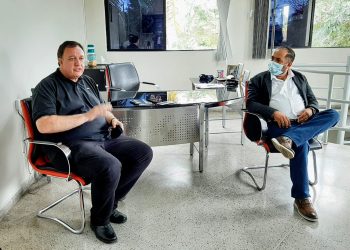 Câmara de Eunápolis recebe visita do presidente da União dos Vereadores do Brasil