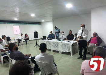Secretarias de Governo e Serviços Públicos realizam reunião com coordenadores de bairros de Eunápolis