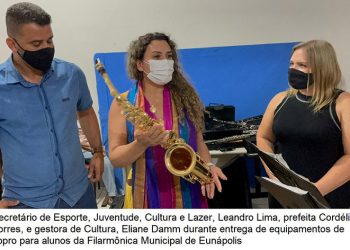 Prefeita Cordélia Torres entrega instrumentos para projeto Palácio das Artes Cultura para Todos