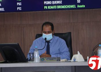Câmara se reúne com projeto retirado de votação, e muitos discursos em aberto.