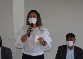 Títulos da REURB e boxes da Feira do Pequi são entregues a beneficiados pela prefeita Cordélia Torres