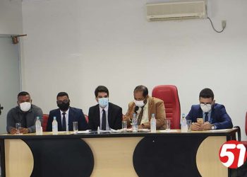 Vereadores não falaram na sessão desta 5ª feira 05/11, só Francis usou a tribuna pra descer a “ripa” na prefeita.