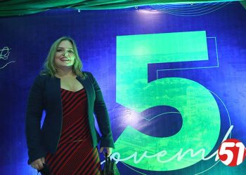 Uma voz que encanta a todas as plateias, é uma tradição e família, ela é ELIANE DAMM