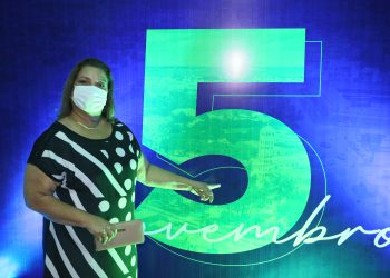 Secretária de agricultura, Eliane Menezes, explica o que é o programa do PAA, Programa de aquisição de alimentos.