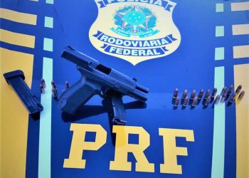 POLICIA ROD FEDERAL: Após tentar escapar de fiscalização, PRF prende foragido da justiça e apreende pistola municiada