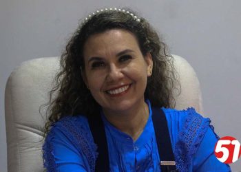 “Live com Cordélia” tem sanção de lei de reajuste salarial para educadores e anúncio do projeto Prefeitura nos Bairros