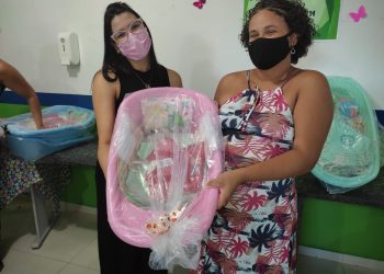 Secretaria de Assistência Social distribui kits de enxovais para participantes do projeto Papo Gestante