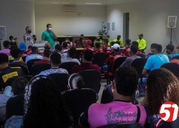 “Papo Jovem” discute grau do motociclismo com interessados na prática da modalidade