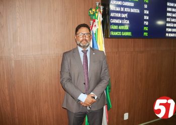 Dr. Fabrício Ghill Frieber, externa aos eunapolitanos, o melhor dos votos de NATAL E ANO NOVO.