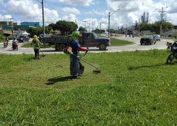 Prefeitura de Eunápolis realiza trabalho de limpeza urbana após trégua das chuvas