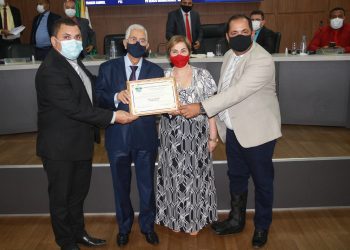 A sessão da Câmara Municipal desta 6ª feira, 10/12, foi atipicamente diferente.