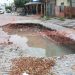 Vias principais de Eunápolis estão interditadas, os buracos causados pelas fortes chuvas, estão prejudicando muito a cidade.