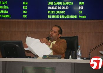 Câmara Municipal de Eunápolis, a sessão que deveria durar meia hora, acabou sendo tumultuada e nem todos os projetos foram votados.