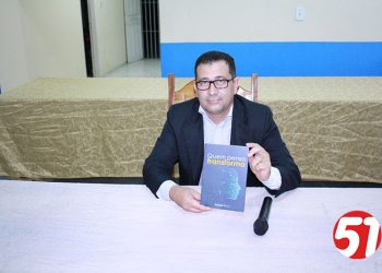 Noite literária no Rotary Club, Ronalde Rocha lançou seu livro: “Quem pensa transforma”.