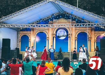 Abertura do “Sons de Natal” atrai centenas de pessoas para curtir programação cultural na Praça do Pequi