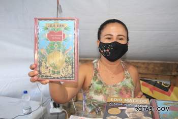 Começou neste sábado a feira popular do livro.