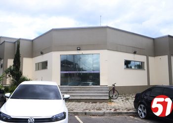 Eunápolis. Está preso um homem investigado como autor do homicídio da adolescente NAYRA, encontrada morta em Caraíva.