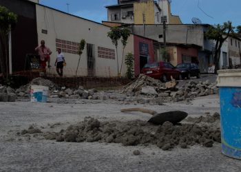 Prefeitura de Eunápolis inicia recuperação das vias públicas degradadas pelas fortes chuvas