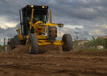 Prefeitura de Eunápolis intensifica recuperação de estradas na zona rural
