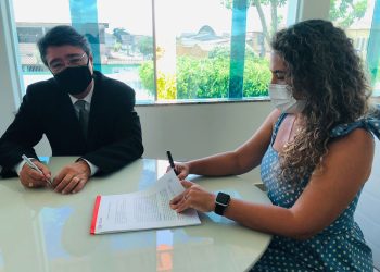 Prefeita Cordélia Torres assina TAC para fortalecimento da destinação correta de resíduos sólidos