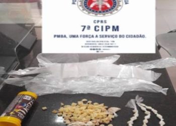 POLICIAIS DA 7ª CIPM-EUNÁPOLIS PRENDEM MENOR POR TRÁFICO DE DROGAS EM EUNÁPOLIS