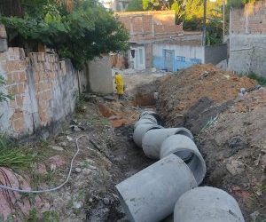 Rua no bairro Mirante ganha novo sistema de drenagem