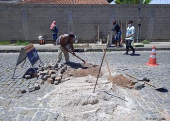 🚧Rua Cova da Moça recebe atenção especial das equipes de manutenção