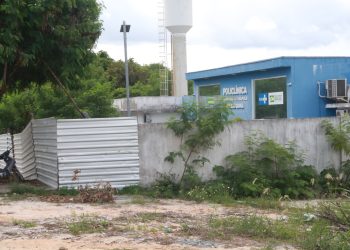 A policlínica municipal, poderia se transformar em escola.