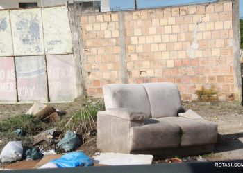 É difícil falar a verdade, embora alguns afirmem que só falam a verdade, por que será? Ou a politicagem fala mais alto…