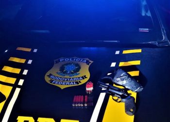 PRF apreende revólver cal. 36mm e munições  após abordagem a veículo no Oeste da Bahia