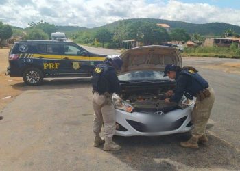 Após abordagem no Trevo do ‘Pancadão’, PRF recupera carro roubado rodando com placas clonadas na região sudoeste da Bahia