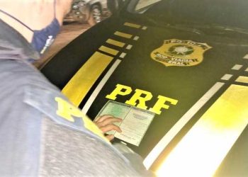 PRF detém caminhoneiro por uso de documento falso em Seabra (BA)