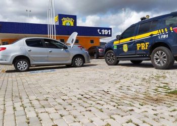 PRF recupera veículo roubado que fora comprado por valor bem abaixo do praticado no mercado