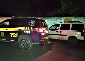 PRF em Eunápolis recupera veículo roubado que foi abandonado em via pública